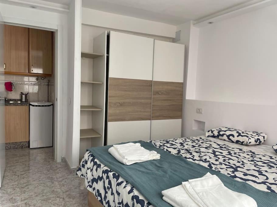Giovina Living Av Suecia 150M From Beach Лос Кристианос Екстериор снимка